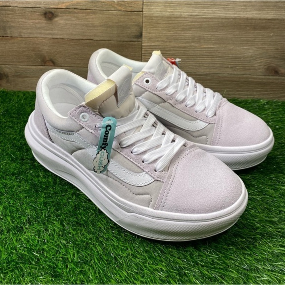 Vans Women's Suede Sneakers in Soft grey and White